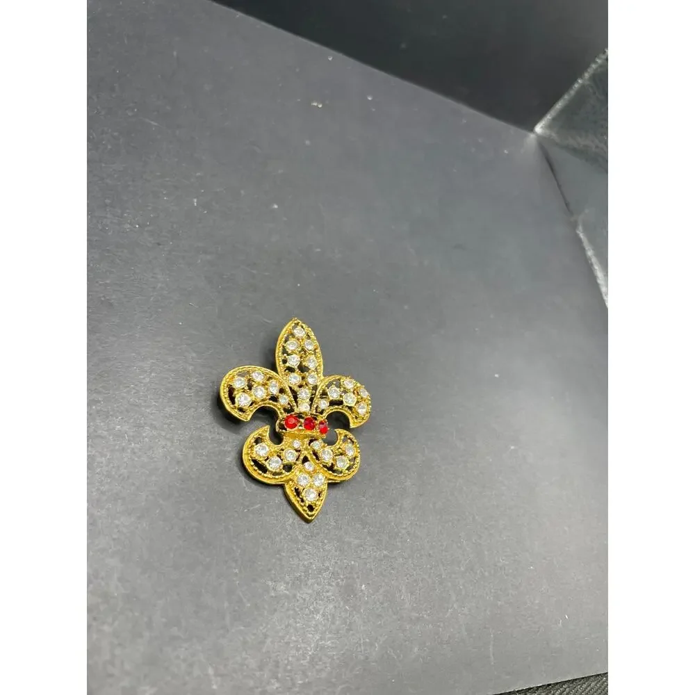 Vintage Gold Tone Rhinestone Fleur De Lis Brooch Pin Red Clear Accent Statement